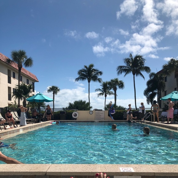 Meet your Posher, Jillian - Picture 1 of 1